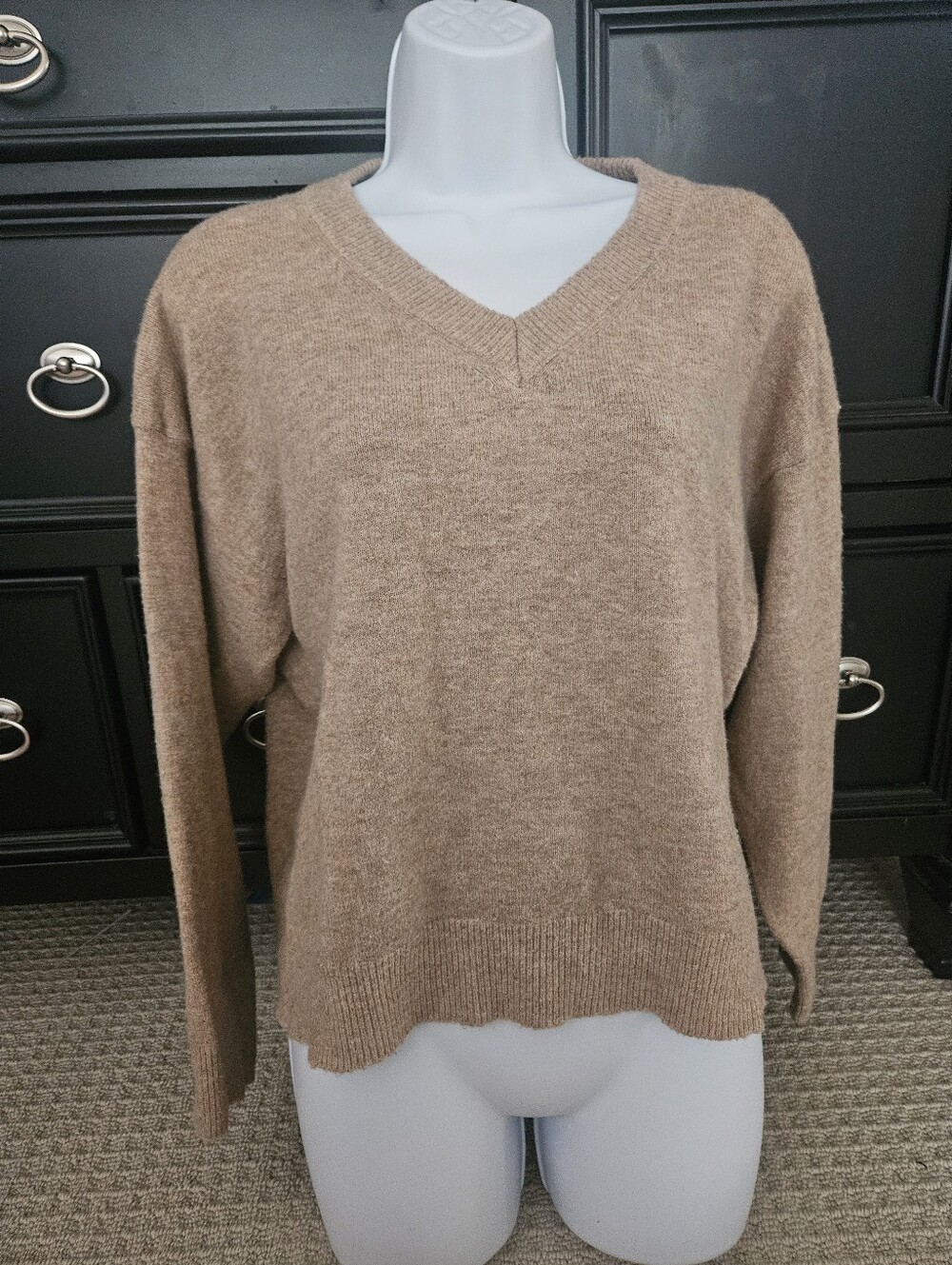 CIELO V-Neck Knit Pullover Sweater Women Large Tan Good Wool Blend Minimalist